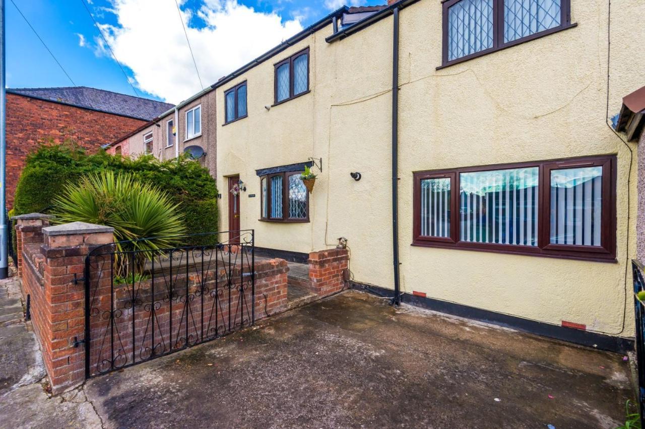 Sunshine Cottage By Happy Sunshine Stay Golborne Exterior foto