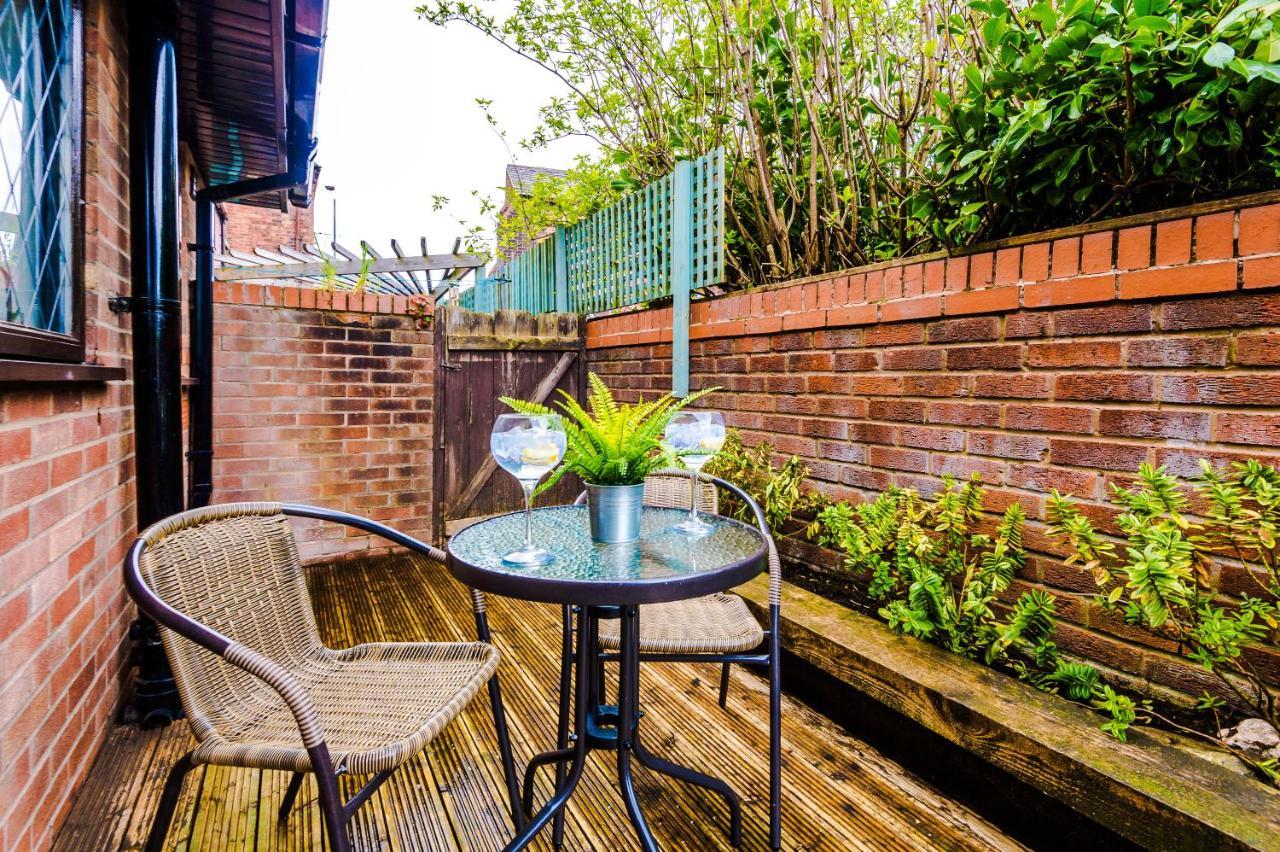 Sunshine Cottage By Happy Sunshine Stay Golborne Exterior foto
